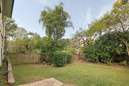 Welcome Home to Character, Comfort & Convenience - Photo 3