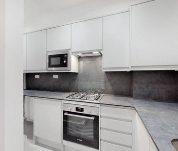 Recently Refurbished Apartment - Photo 5
