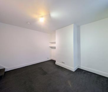 2 bedroom end of terrace house to rent - Photo 5
