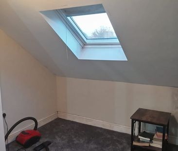 Room in a Shared House, Victoria Road, IG11 - Photo 3