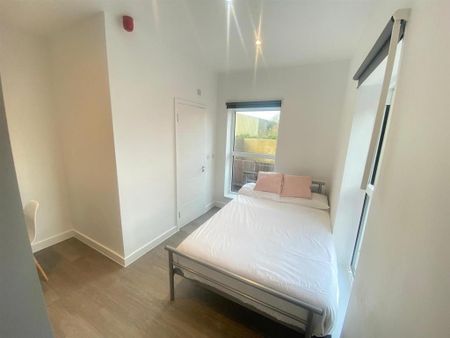 1 bedroom in a house share to rent - Photo 4