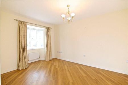 4 bedroom detached house to rent - Photo 4