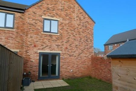 3 bedroom semi-detached house to rent - Photo 4