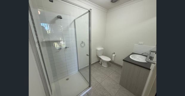 Neat 3 Bedroom Home!! - Photo 1