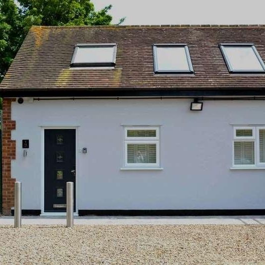 Station Road, Chinnor, Oxfordshire, OX39 - Photo 1