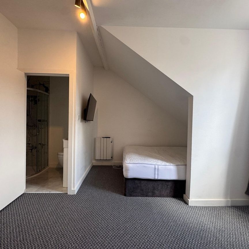 Studio Flat, Bond Street, W5 - Photo 1