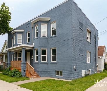2 Bed 1 Bath Main Floor Apartment - Laundry, Central Heating, Close to Downtown - Photo 4