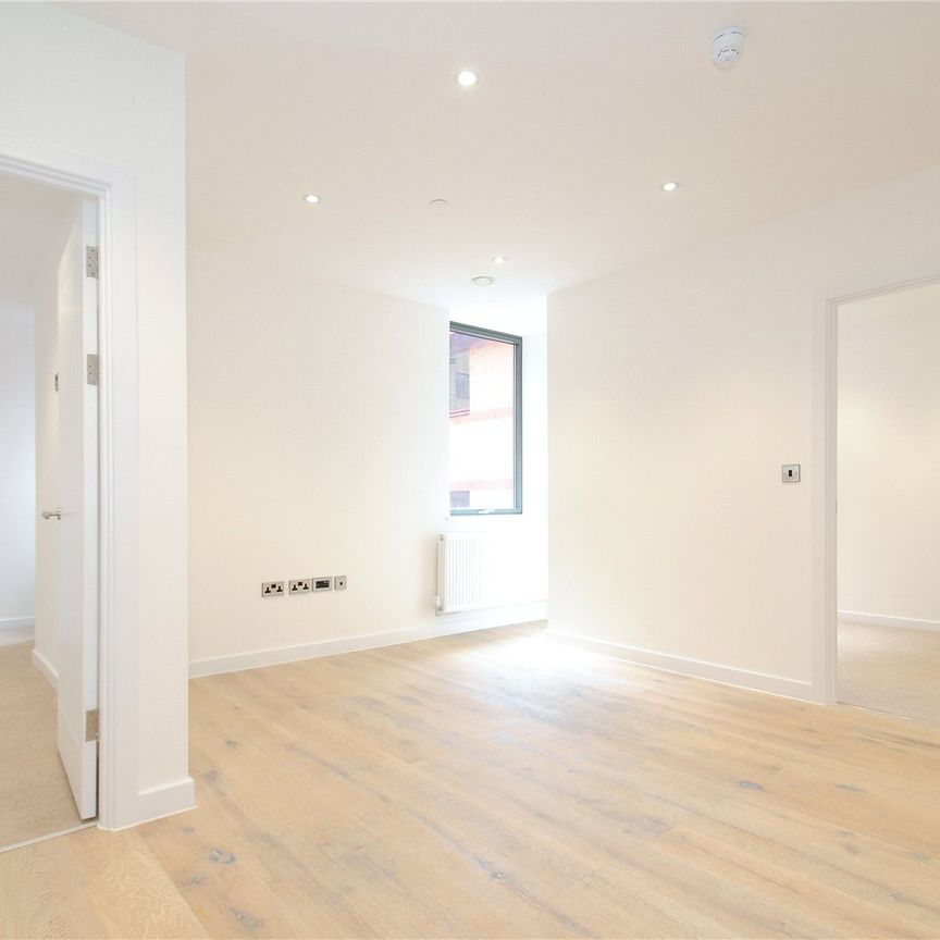 2 bedroom Flat in Garrard House, Reading - Photo 1