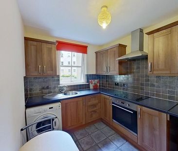 2 bedroom flat to rent - Photo 2