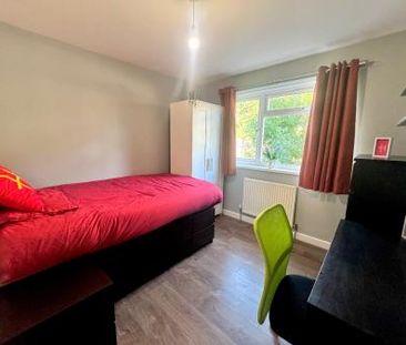 6 Bedroom Student Home - 12 Godden Road, UKC - Photo 6