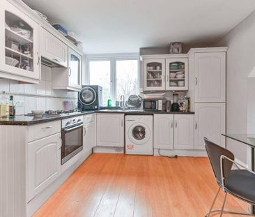 3 bedroom flat to rent - Photo 4