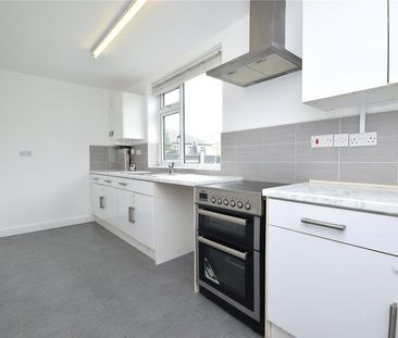 7, Harthill Avenue, Gildersome, Leeds, LS27 7EZ - Photo 3