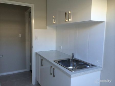 Stylish Three-Bedroom Villa in a Prime Location - Photo 5