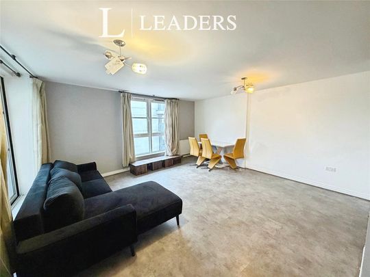2 bedroom flat to rent - Photo 1