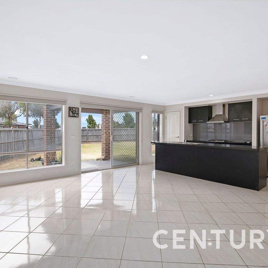 Family Home in Cranbourne - Photo 1