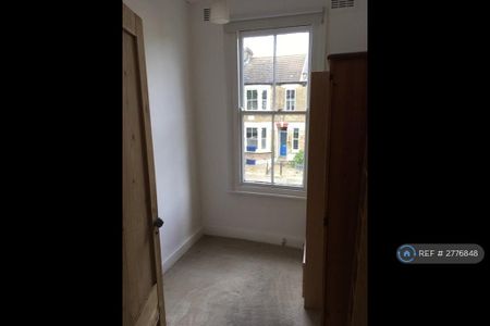 3 bedroom flat to rent - Photo 4