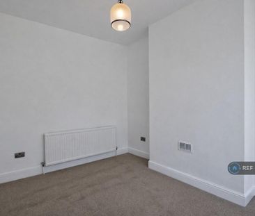 2 bedroom maisonette to rent - Photo 3