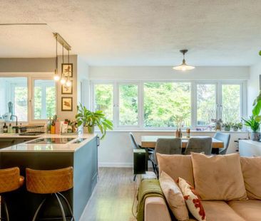 An immaculate two bed in the every leafy Sneyd Park, finished to a ... - Photo 3