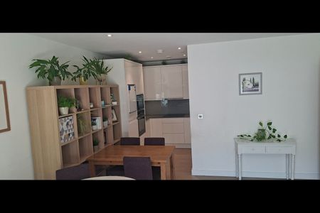 3 Bed Flat, Lismore Boulevard, NW9 - Photo 3