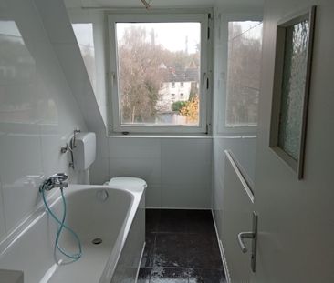 3 NKM frei bei Anmietung ! Schöne renovierte 3 Zimmer Dachgeschoss ... - Photo 2
