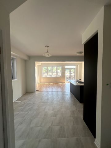 For Lease - 41 Canvas Crescent, Welland, Ontario - Photo 5