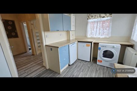 2 bedroom semi-detached house to rent - Photo 4