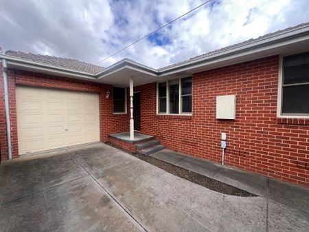 2/9 Hotham Street, Hughesdale VIC 3166 - House For Rent | Domain - Photo 3
