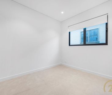 Brand New Five Bedroom Family Home - Photo 3