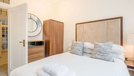 Strathmore Court, London - Photo 3