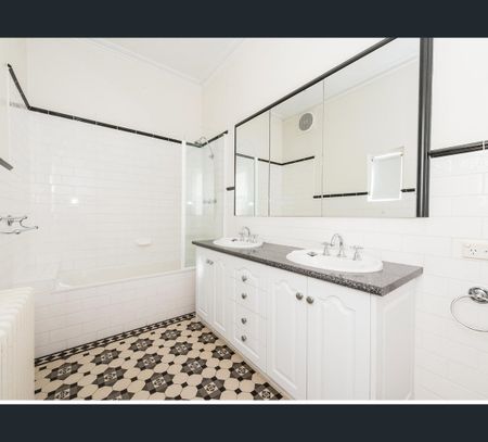 2a Crowther Place, Brighton, Vic 3186 - Photo 3