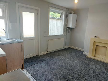 2 bedroom Terraced House to rent - Photo 3