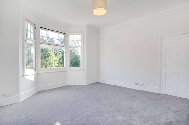 A lovely and bright two bedroom flat in the heart of Wandsworth. - Photo 1