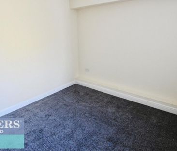 1 bedroom Flat To Let - Photo 2