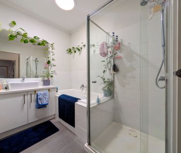 Two Bedroom Stunner! - Photo 1