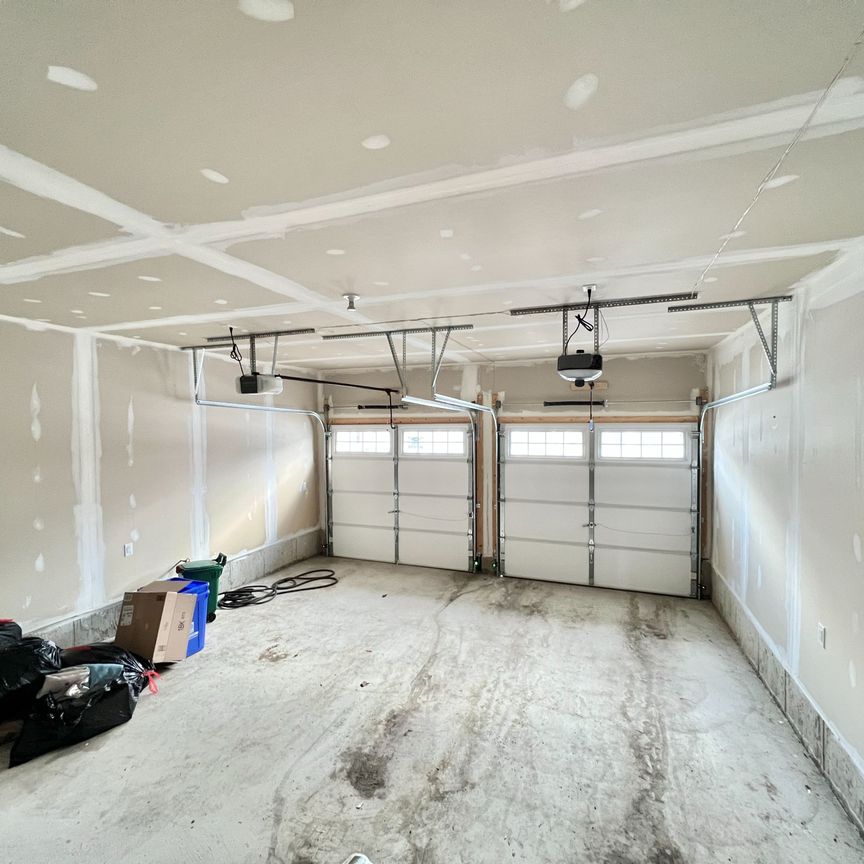 For Lease - 1404 Mockingbird Square, Pickering, Ontario - Photo 1