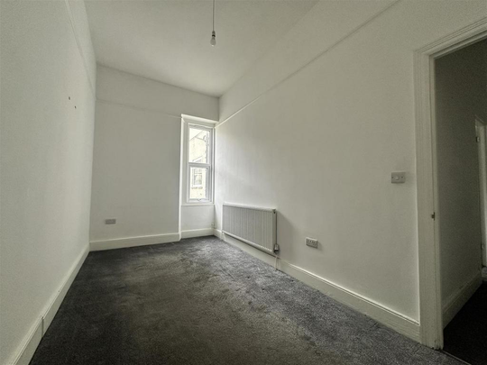 3 bedroom flat to rent - Photo 1
