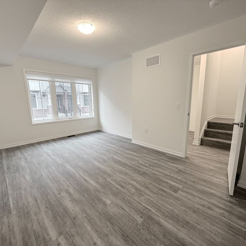 For Lease - 10 Kingbird Common, Cambridge, Ontario - Photo 1