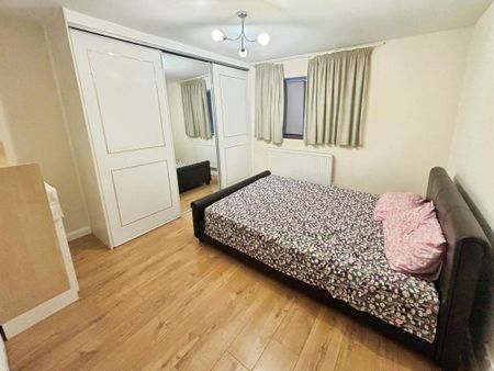 Etton Close, Hornchurch, RM12 - Photo 5