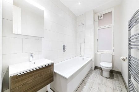 2 bedroom flat in Bloomsbury - Photo 5