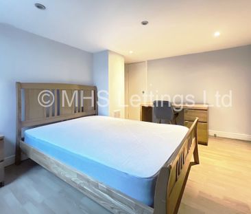 6 Bedroom Mid Terraced House for rent in Ash Road - Photo 3