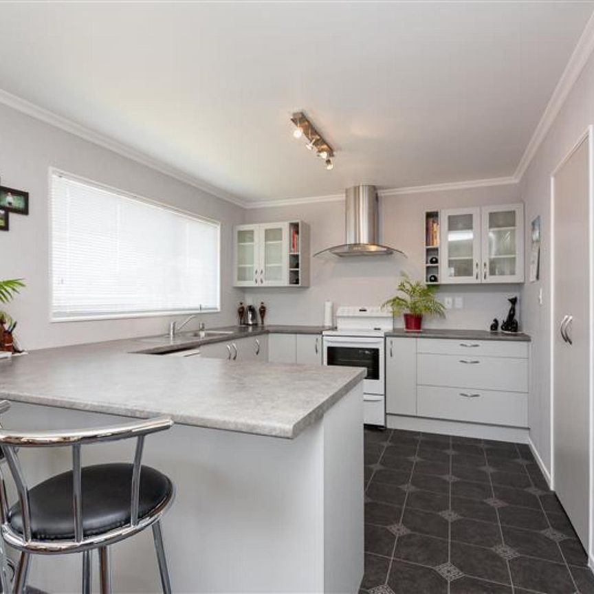 Three Bedroom Family Home in Highlands Park - Photo 1