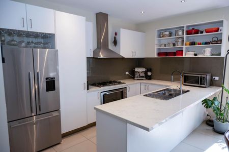 Modern Three Bedroom Townhouse in Altona North - Photo 5