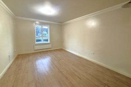 Holly Lodge, Woking - 2 bedrooms Property for lettings - Seymours - Photo 3