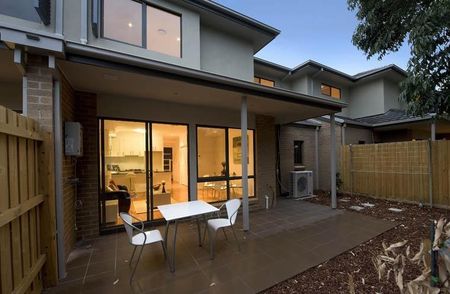 22/1 Nangnak Lane, Mont Albert VIC 3127 - Townhouse For Rent | Domain - Photo 4