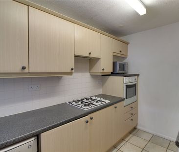 Albert Road, Bagshot, Surrey, GU19 - Photo 4