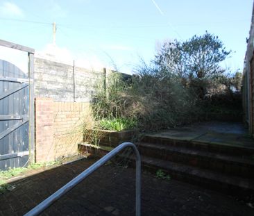 1 bedroom in a house share to rent - Photo 5