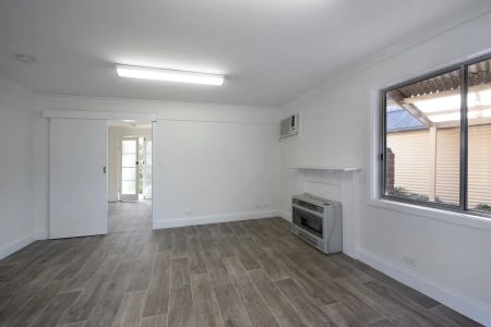 Recently updates & perfectly located in a quiet central street. - Photo 5