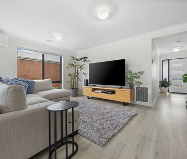 MODERN FAMILY LIVING - Photo 1