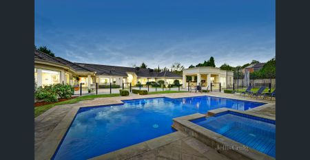 Sophisticated Panache elegance - Photo 4