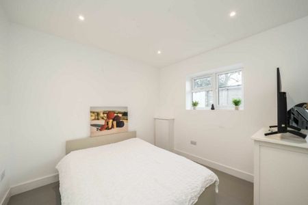 Locks Lane, Mitcham, CR4 - Photo 3